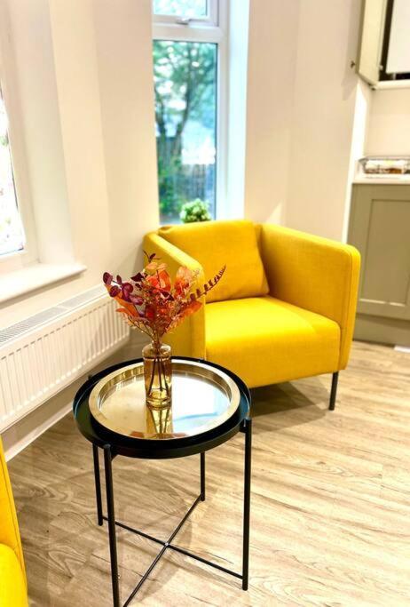 Brand New Apt - Beach Breeze Spacious 1-Bedroom Apartment With Parking - Sleeps 4 Ppl- Internet Bournemouth Exterior foto