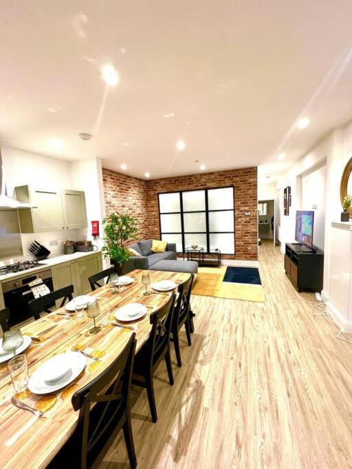 Brand New Apt - Beach Breeze Spacious 1-Bedroom Apartment With Parking - Sleeps 4 Ppl- Internet Bournemouth Exterior foto