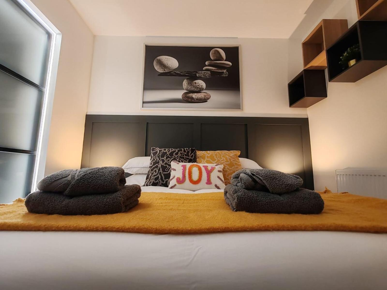 Brand New Apt - Beach Breeze Spacious 1-Bedroom Apartment With Parking - Sleeps 4 Ppl- Internet Bournemouth Exterior foto