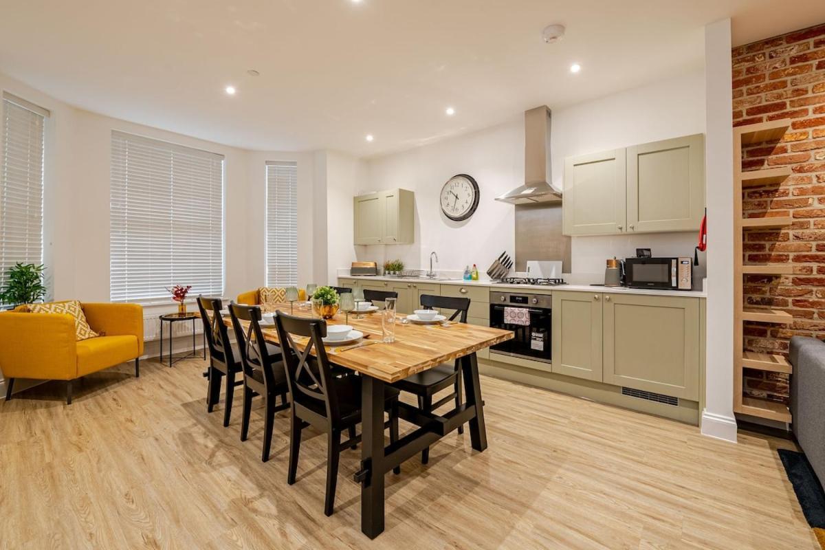 Brand New Apt - Beach Breeze Spacious 1-Bedroom Apartment With Parking - Sleeps 4 Ppl- Internet Bournemouth Exterior foto