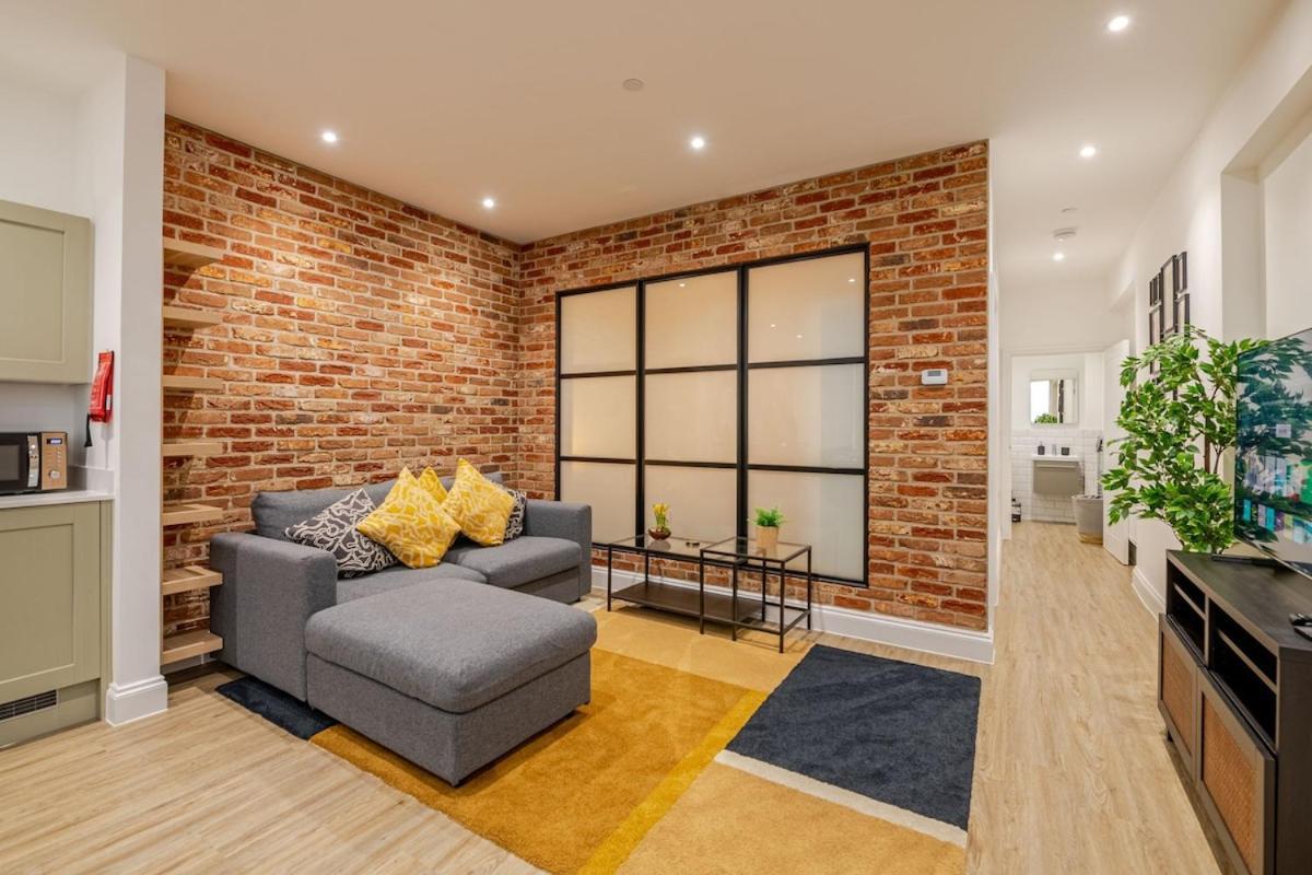 Brand New Apt - Beach Breeze Spacious 1-Bedroom Apartment With Parking - Sleeps 4 Ppl- Internet Bournemouth Exterior foto